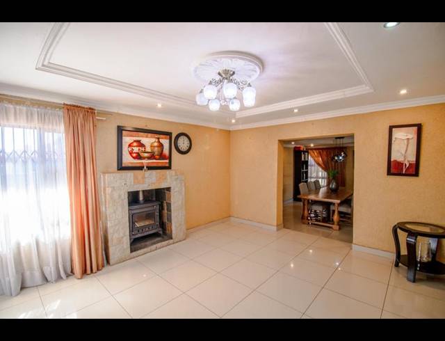 6 BEDROOM HOUSE FOR SALE IN CLAYVILLE